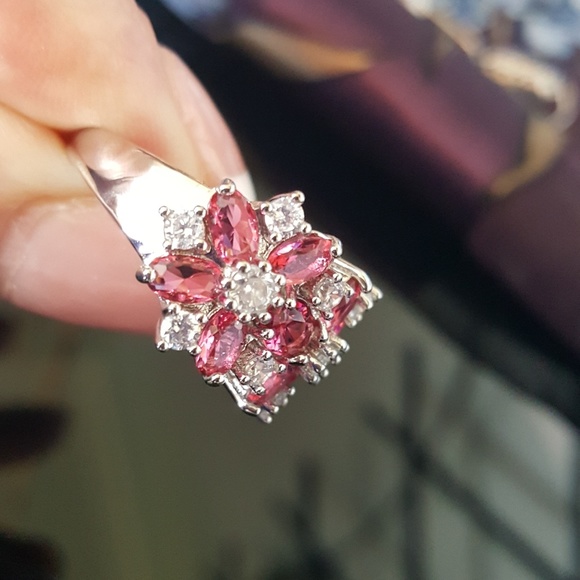 Red & White Cubic Zirconia Statement Ring - Picture 6 of 8